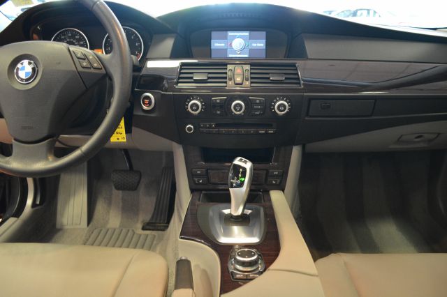 BMW 5 series 2010 photo 2