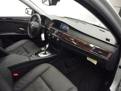 BMW 5 series 2010 photo 2