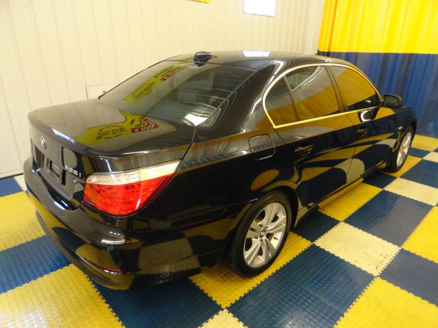 BMW 5 series 2010 photo 14