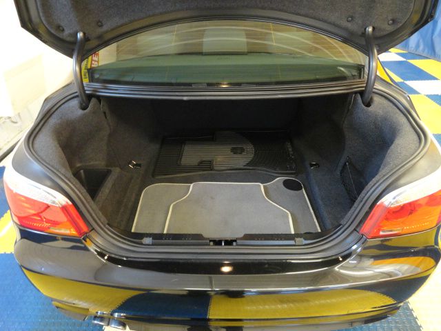 BMW 5 series 2010 photo 18