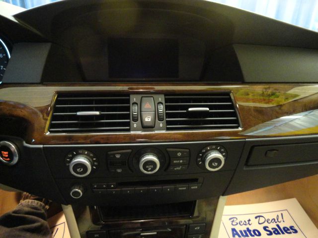 BMW 5 series 2010 photo 19