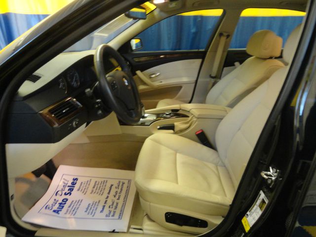 BMW 5 series 2010 photo 25