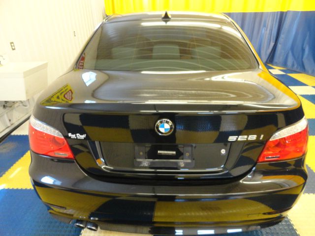 BMW 5 series 2010 photo 3