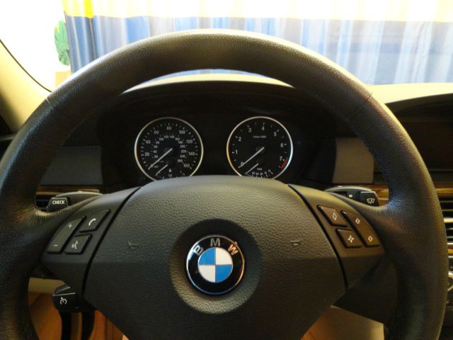 BMW 5 series 2010 photo 6