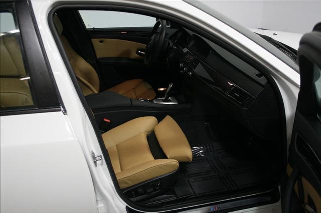 BMW 5 series 2010 photo 3