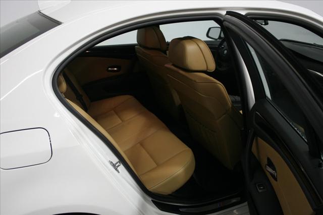 BMW 5 series 2010 photo 4