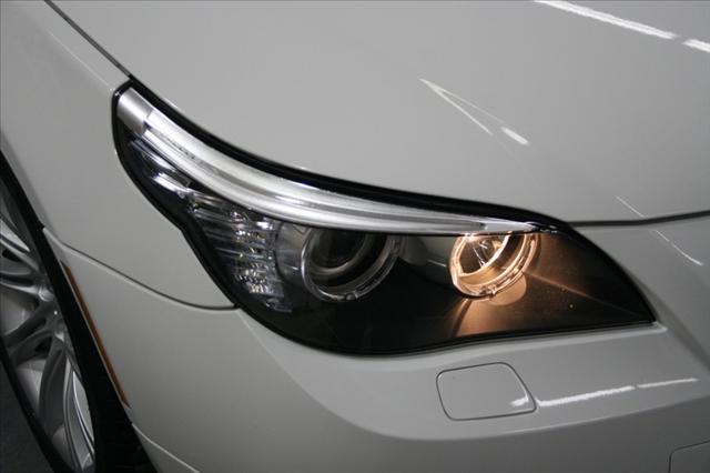 BMW 5 series 2010 photo 5