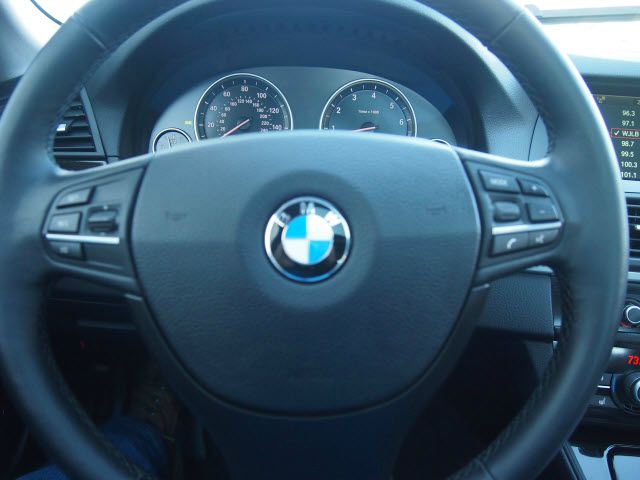 BMW 5 series 2011 photo 1