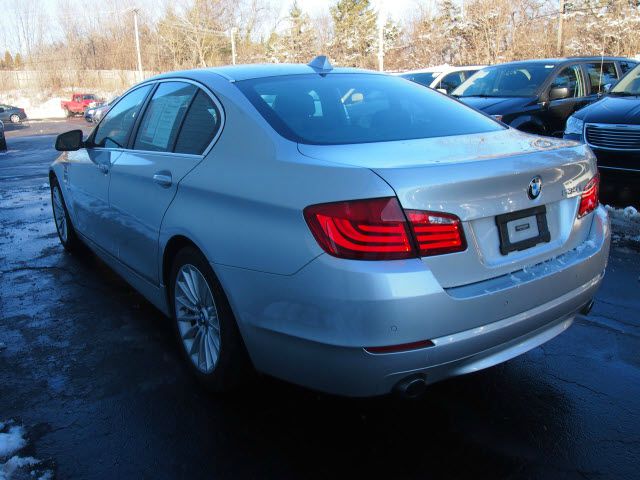 BMW 5 series 2011 photo 6