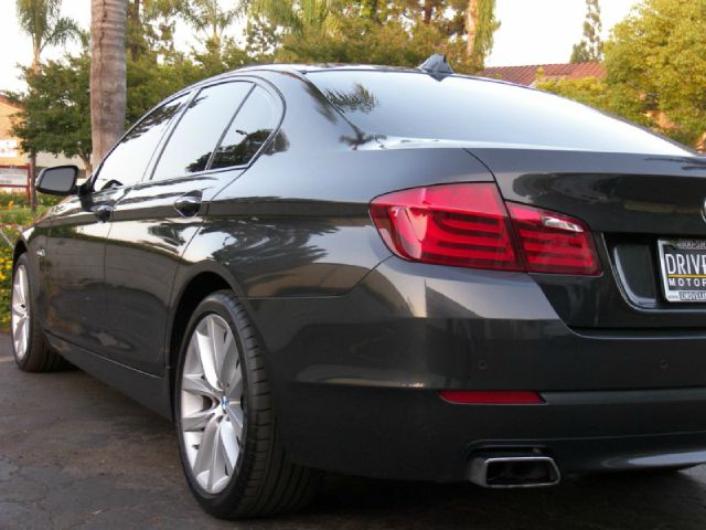 BMW 5 series 2011 photo 16