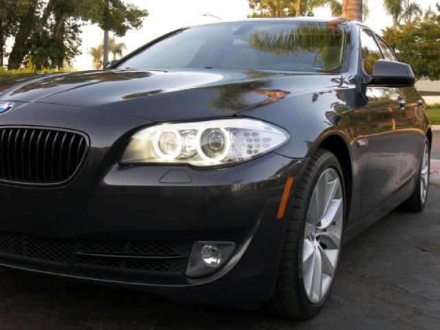 BMW 5 series 2011 photo 20