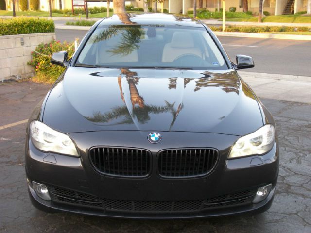 BMW 5 series 2011 photo 21
