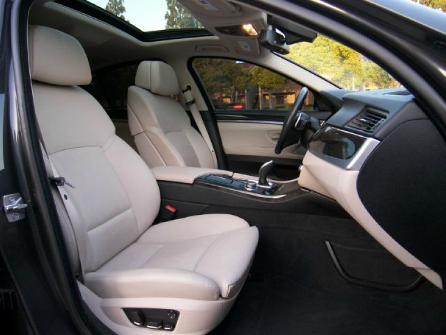 BMW 5 series 2011 photo 26