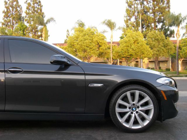 BMW 5 series 2011 photo 5