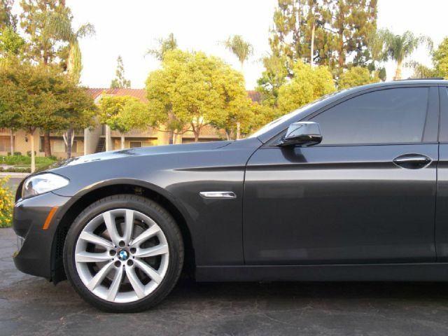 BMW 5 series 2011 photo 6
