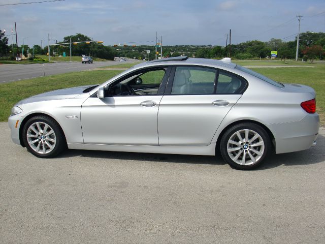 BMW 5 series 2011 photo 2
