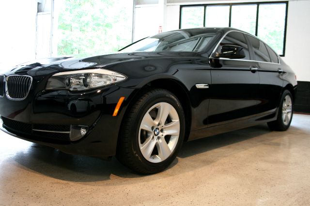 BMW 5 series 2011 photo 3