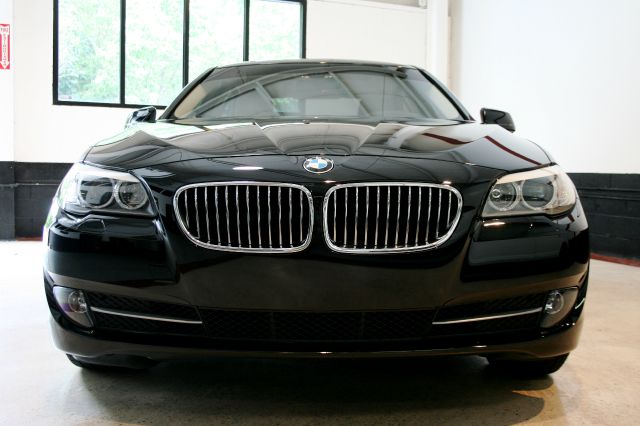 BMW 5 series 2011 photo 4