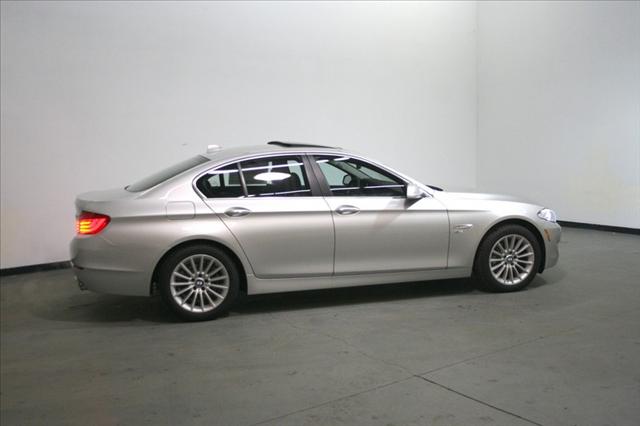 BMW 5 series 2011 photo 1