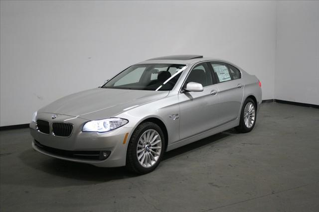 BMW 5 series 2011 photo 2