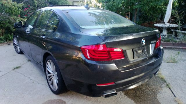 BMW 5 series 2011 photo 2