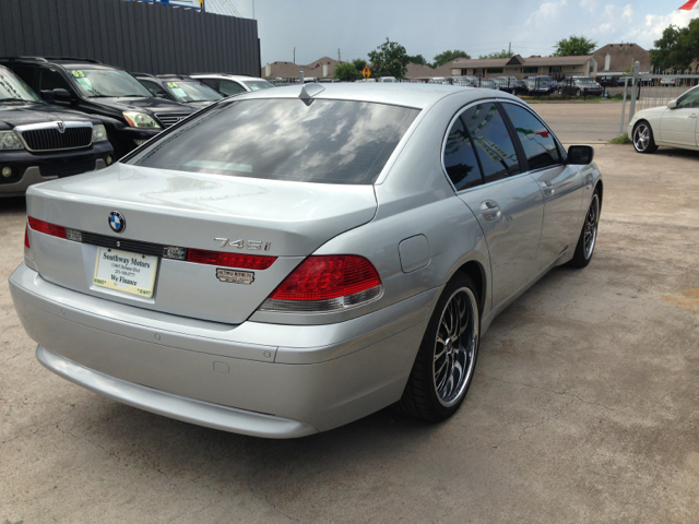 BMW 7-Series 2004 photo 2