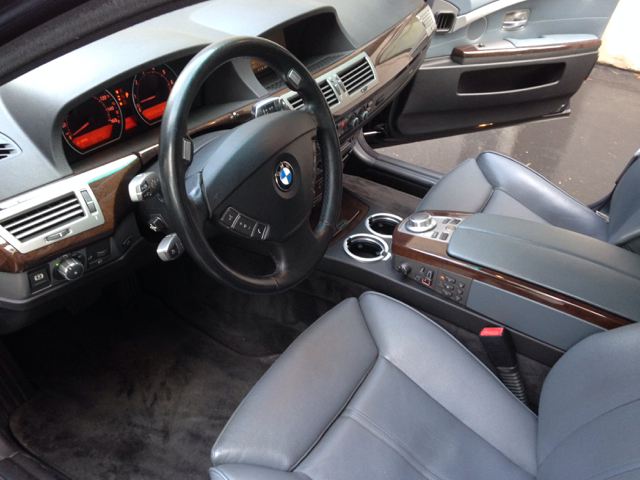 BMW 7-Series 3.2 V6 NAV Sedan