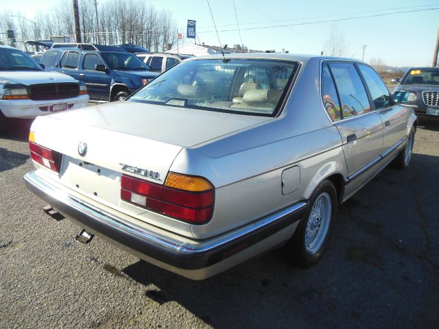 BMW 7 series 1989 photo 4