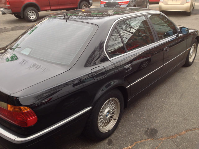 BMW 7 series 2000 photo 2