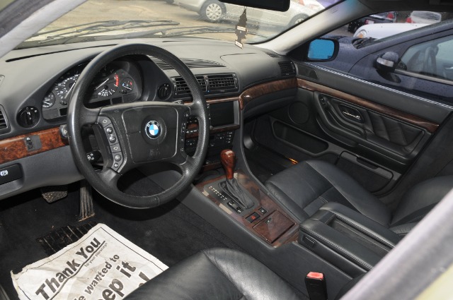BMW 7 series 2000 photo 2