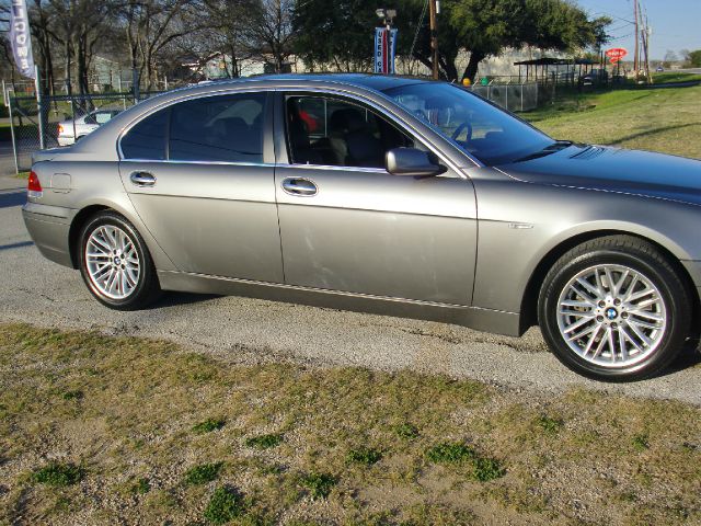 BMW 7 series 2005 photo 2