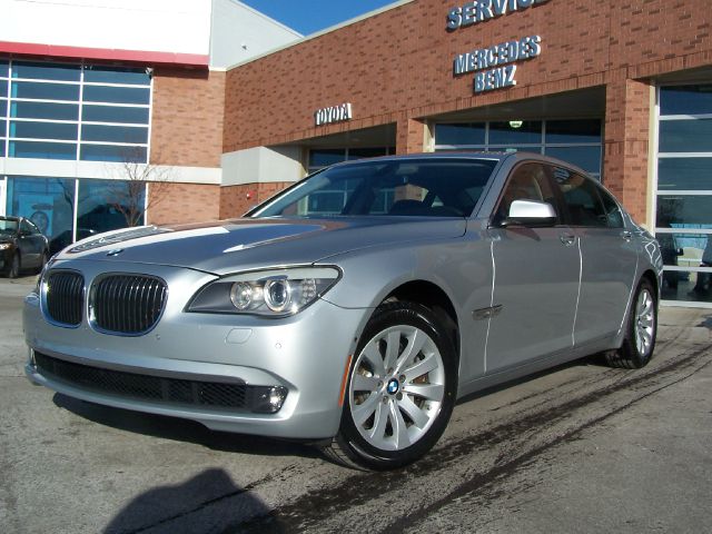 BMW 7 series 2010 photo 1