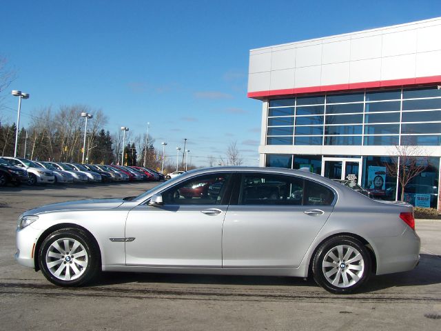 BMW 7 series 2010 photo 2