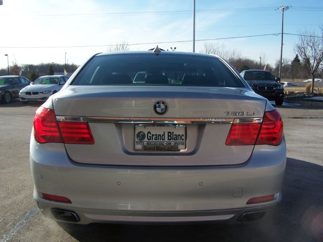 BMW 7 series 2010 photo 3