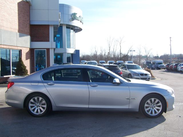 BMW 7 series 2010 photo 4