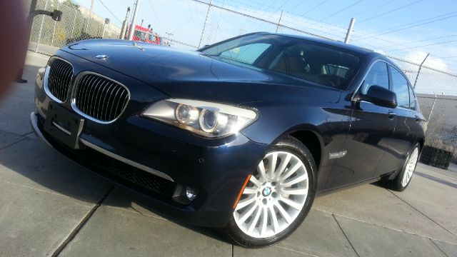 BMW 7 series 2011 photo 1