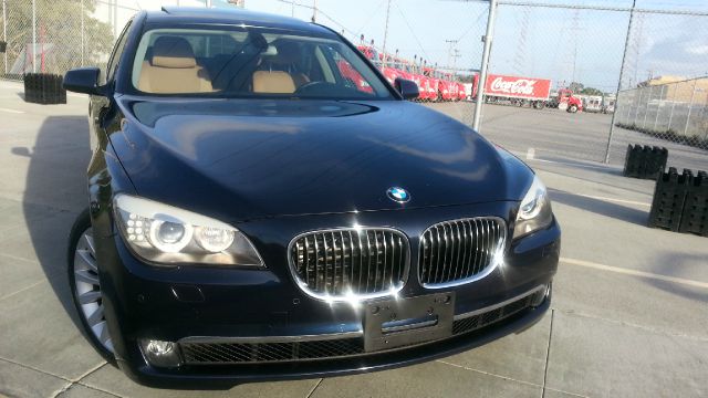 BMW 7 series 2011 photo 4