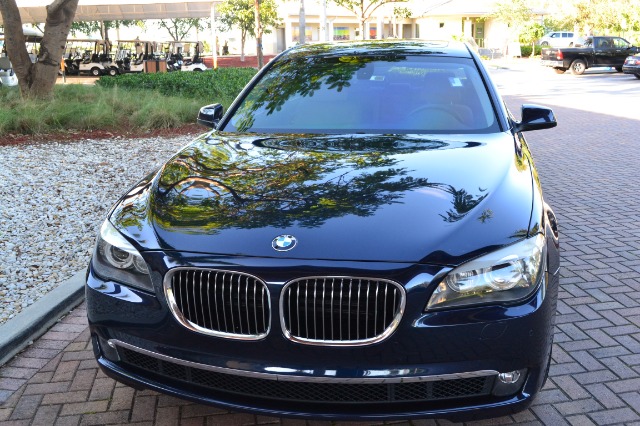 BMW 7 series 2011 photo 1