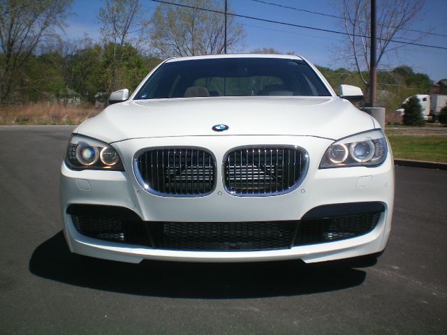 BMW 7 series 2011 photo 1