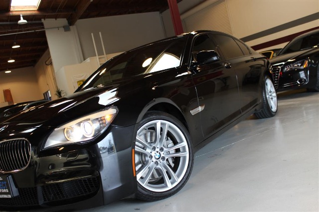 BMW 7 series 2011 photo 1