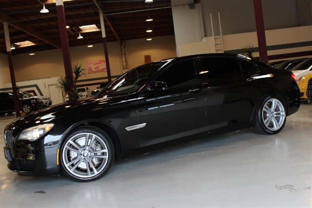 BMW 7 series 2011 photo 2