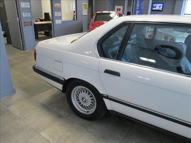 BMW 7 series 1992 photo 0