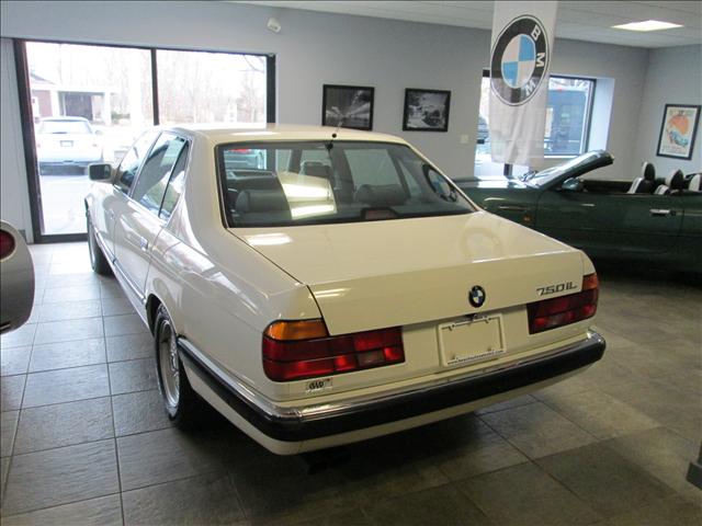 BMW 7 series 1992 photo 1