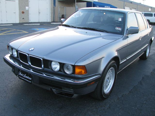 BMW 7 series 1993 photo 4