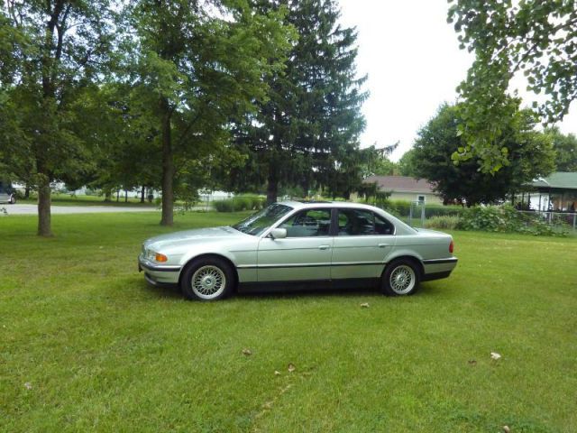 BMW 7 series 2000 photo 1