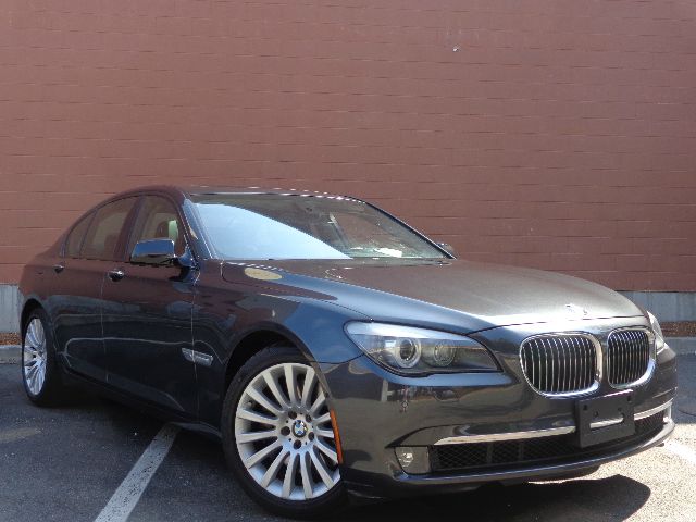BMW 7 series 2009 photo 1