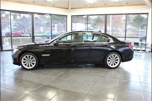 BMW 7 series 2009 photo 1