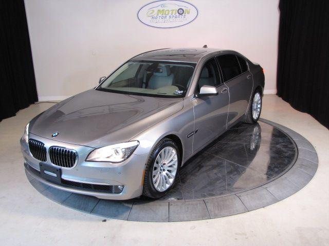 BMW 7 series 2009 photo 1