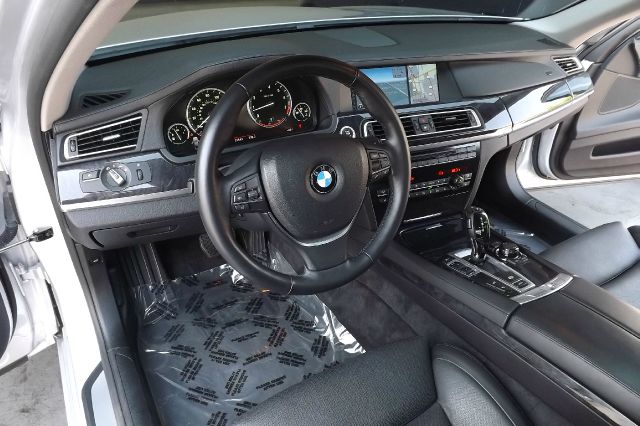 BMW 7 series 2009 photo 0