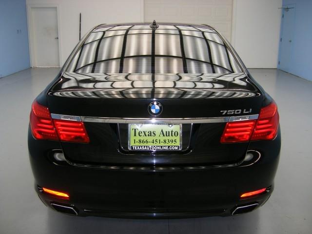 BMW 7 series 2009 photo 2